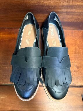 TOMS Mallory Women's Black leather Kiltie Fringe Loafers
